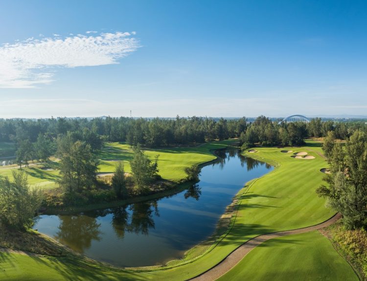 Vietnam Golf Coast Gears Up - TRAVELINDEX